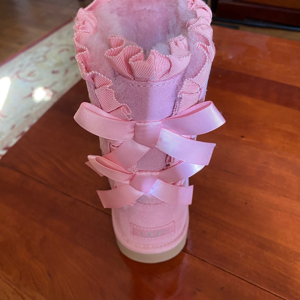Pink UGGS - Picture 2 of 4